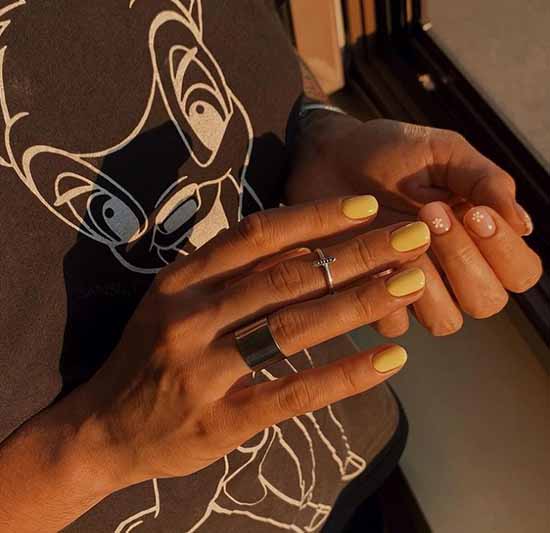 Manucure jaune 2021: photo avec le design le plus en vogue