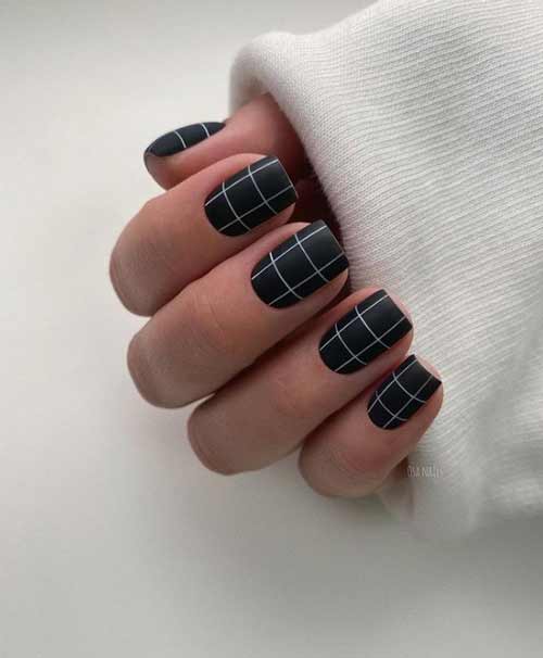 Manucure à carreaux noir et blanc