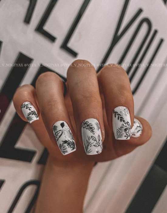 Conception d'ongles à la mode en noir et blanc