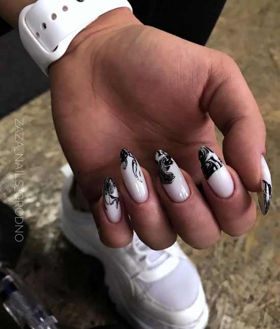 Ongles imprimés végétaux en noir et blanc