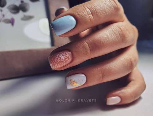 Blue Manicure 2021: Tendances des dessins d'ongles dans les tons bleus