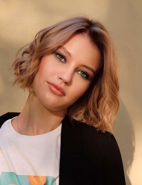 Les meilleures coupes de cheveux pour cheveux raides 2021 : photos, tendances