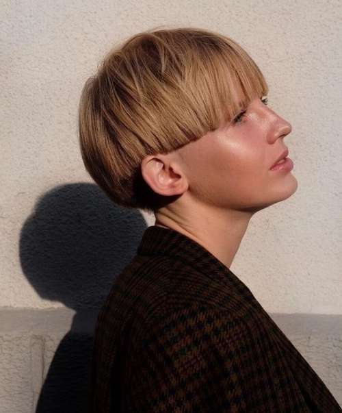 Les meilleures coupes de cheveux pour cheveux raides 2021 : photos, tendances