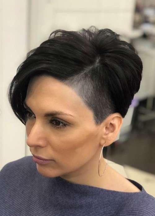 Les meilleures coupes de cheveux pour cheveux raides 2021 : photos, tendances