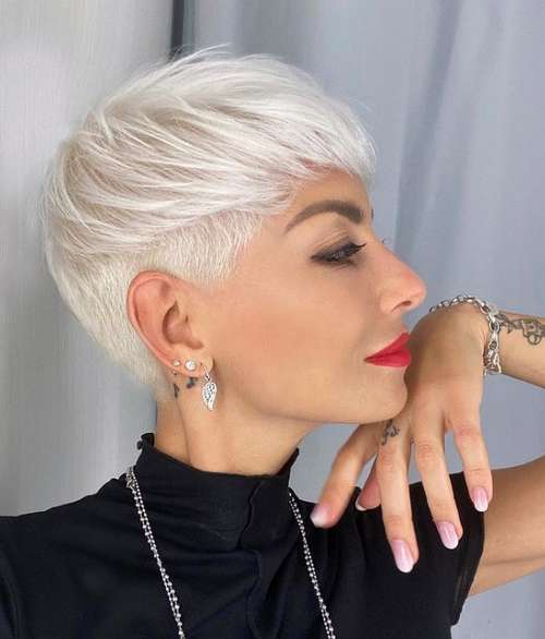 Les meilleures coupes de cheveux pour cheveux raides 2021 : photos, tendances