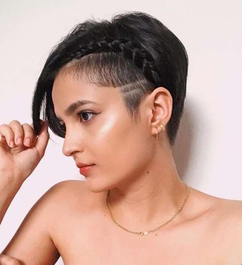 Les meilleures coupes de cheveux pour cheveux raides 2021 : photos, tendances