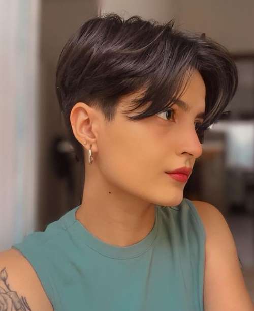 Les meilleures coupes de cheveux pour cheveux raides 2021 : photos, tendances