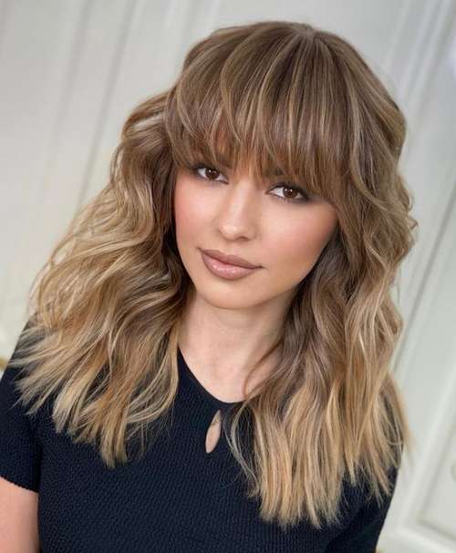 Les meilleures coupes de cheveux pour cheveux raides 2021 : photos, tendances