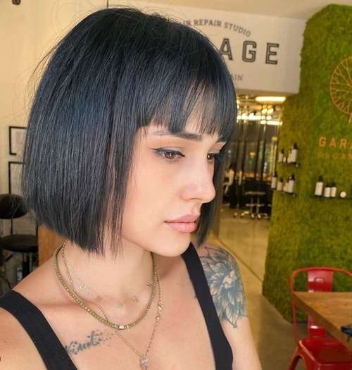 Les meilleures coupes de cheveux pour cheveux raides 2021 : photos, tendances