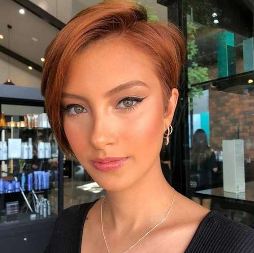 Les meilleures coupes de cheveux pour cheveux raides 2021 : photos, tendances