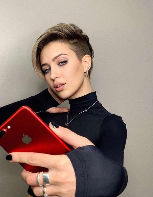 Les meilleures coupes de cheveux pour cheveux raides 2021 : photos, tendances