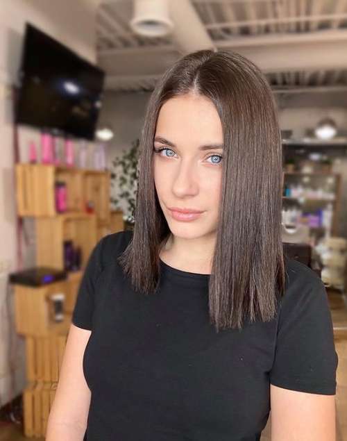 Les meilleures coupes de cheveux pour cheveux raides 2021 : photos, tendances