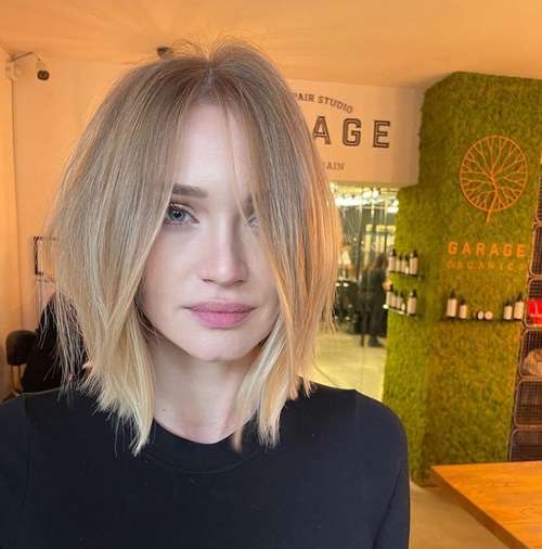 Les meilleures coupes de cheveux pour cheveux raides 2021 : photos, tendances