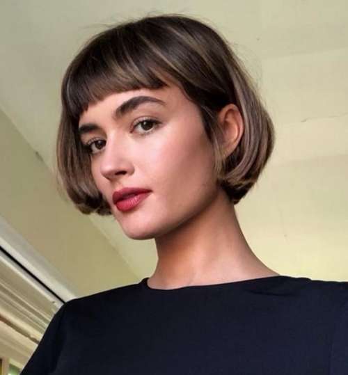 Les meilleures coupes de cheveux pour cheveux raides 2021 : photos, tendances