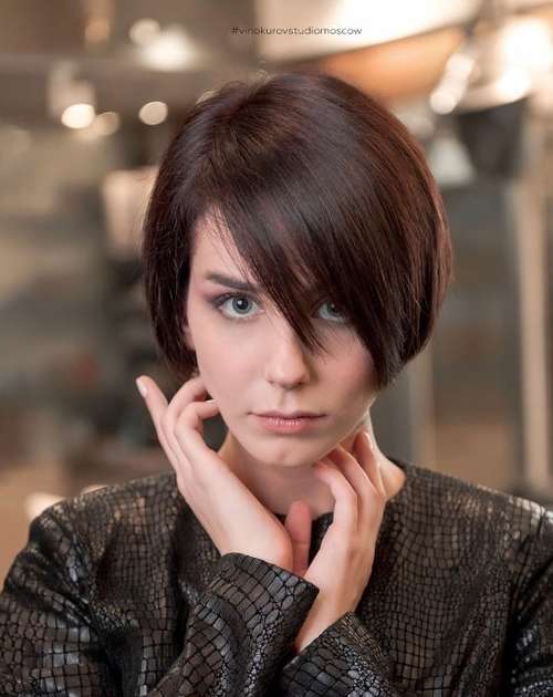 Bob kare avec frange 2021: photos de coupes de cheveux à la mode, tendances