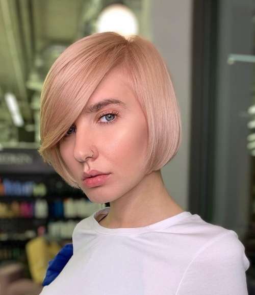 Bob kare avec frange 2021: photos de coupes de cheveux à la mode, tendances