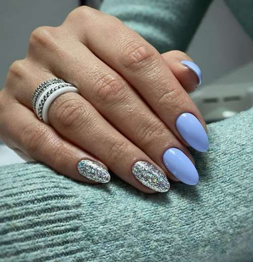 Manucure bleue bicolore