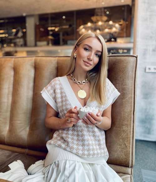 Jupe midi 2021: quoi porter, les mannequins en photo