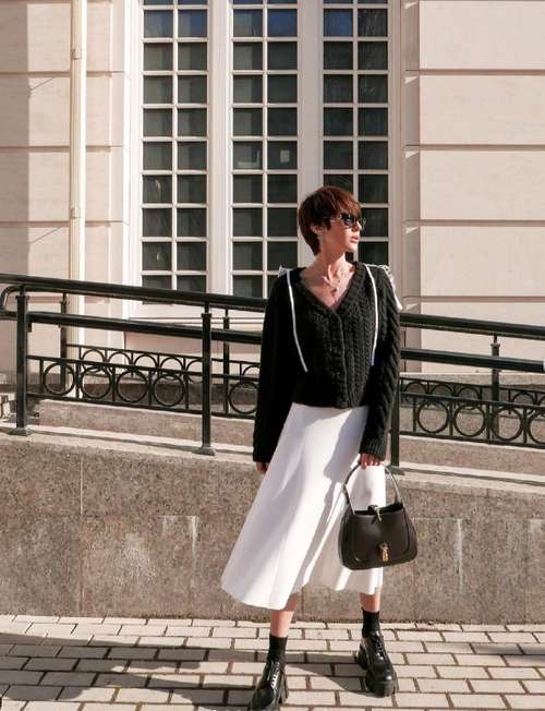 Jupe midi 2021: quoi porter, les mannequins en photo