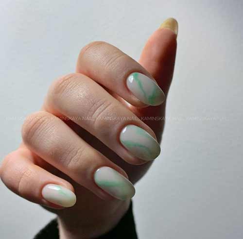 Manucure pastel avec taches