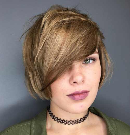 Coupes de cheveux avec une frange pour les filles