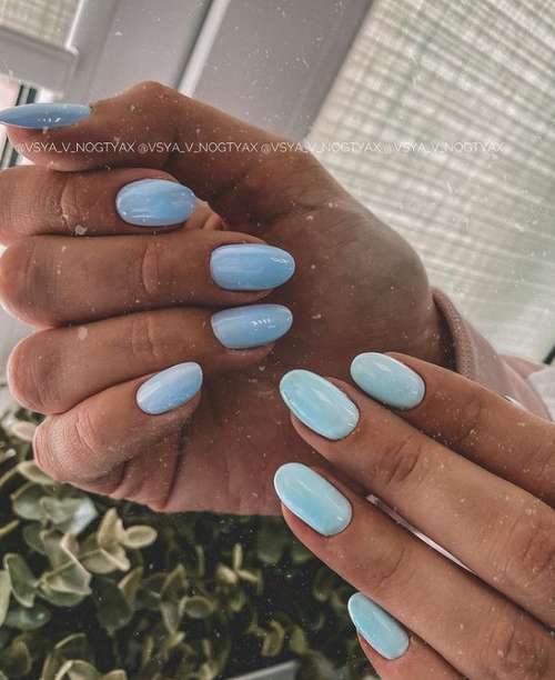 Deux nuances de la mer sur les ongles