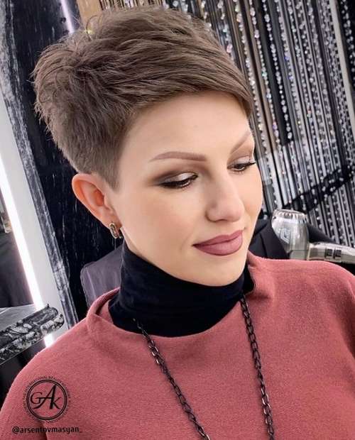 Coupes de cheveux courtes tendance 2021-2022 : photos, tendances