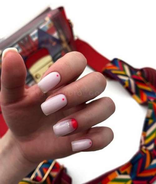 Manucure lunaire 2021-2022: photos, nouveaux designs d'ongles