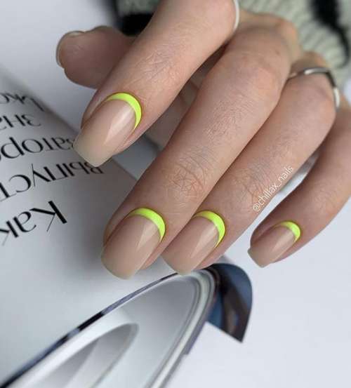 Manucure lunaire 2021-2022: photos, nouveaux designs d'ongles