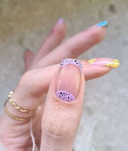 Manucure lunaire 2021-2022: photos, nouveaux designs d'ongles