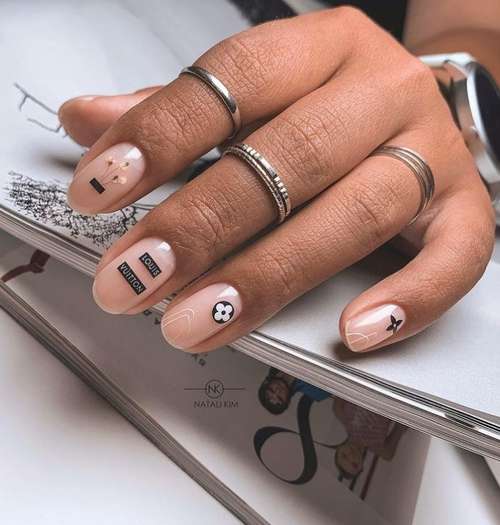Différents designs d'ongles : une nouvelle tendance 2021-2022, photo