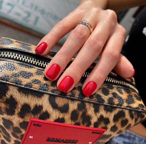 Manucure pour ongles carrés courts : l'actualité mode 2021-2022