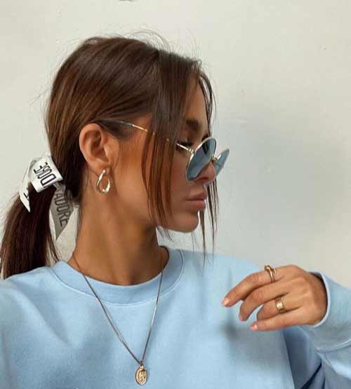 Coiffures avec accessoires pour filles