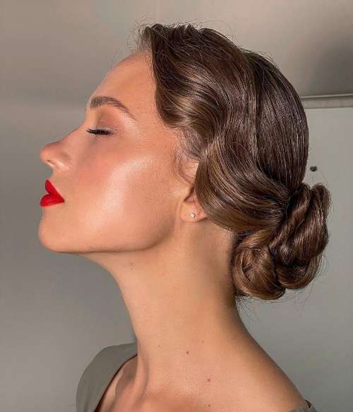 Coiffures pour cheveux mi-longs pour filles: tendances 2021, photos, actualités