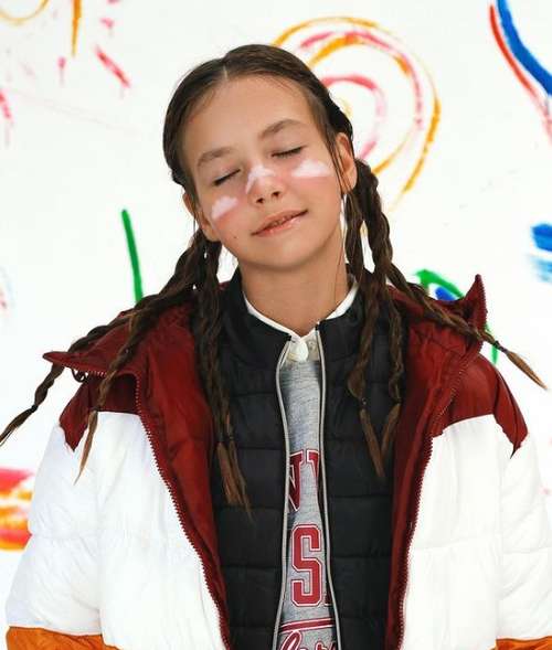 Coiffures pour cheveux mi-longs pour filles: tendances 2021, photos, actualités
