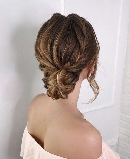 Coiffures pour cheveux mi-longs pour filles: tendances 2021, photos, actualités