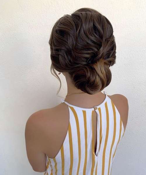 Coiffures pour cheveux mi-longs pour filles: tendances 2021, photos, actualités