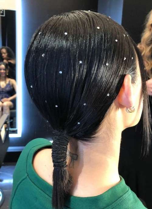 Coiffures pour cheveux mi-longs pour filles: tendances 2021, photos, actualités