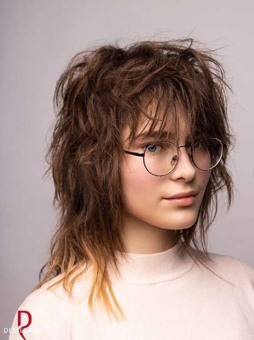 Coiffures pour cheveux mi-longs pour filles: tendances 2021, photos, actualités