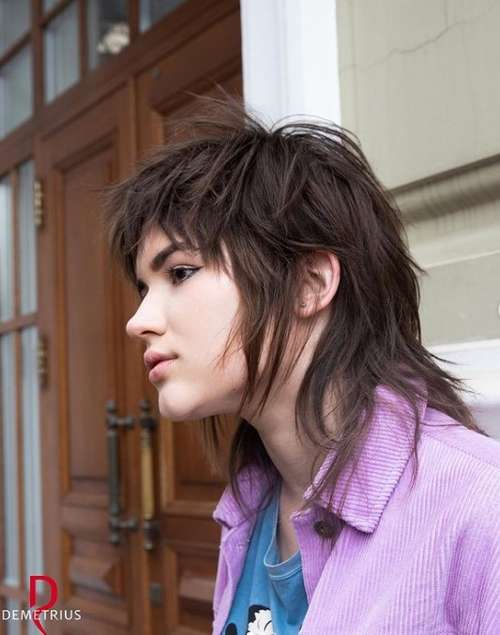 Coiffures pour cheveux mi-longs pour filles: tendances 2021, photos, actualités