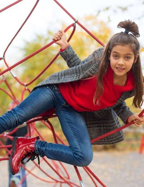 Coiffures pour cheveux mi-longs pour filles: tendances 2021, photos, actualités