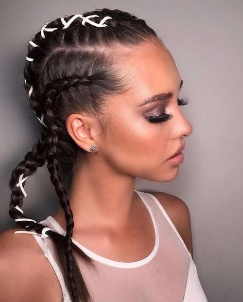 Coiffures pour cheveux mi-longs pour filles: tendances 2021, photos, actualités