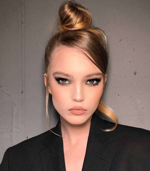 Coiffures pour cheveux mi-longs pour filles: tendances 2021, photos, actualités