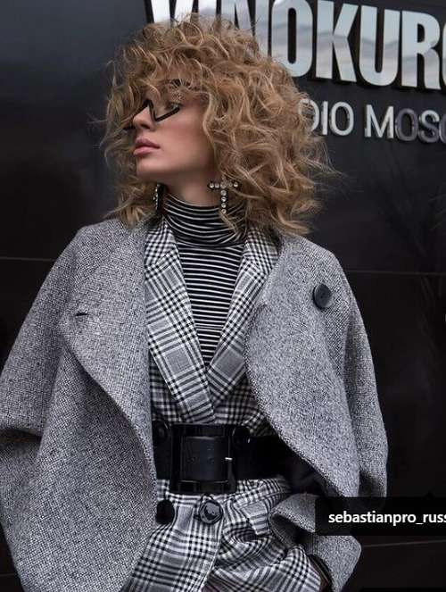 Coupes de cheveux à la mode 2021 pour cheveux bouclés: actualités, tendances, photos