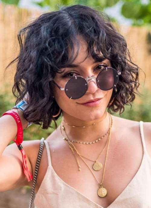 Coupes de cheveux à la mode 2021 pour cheveux bouclés: actualités, tendances, photos