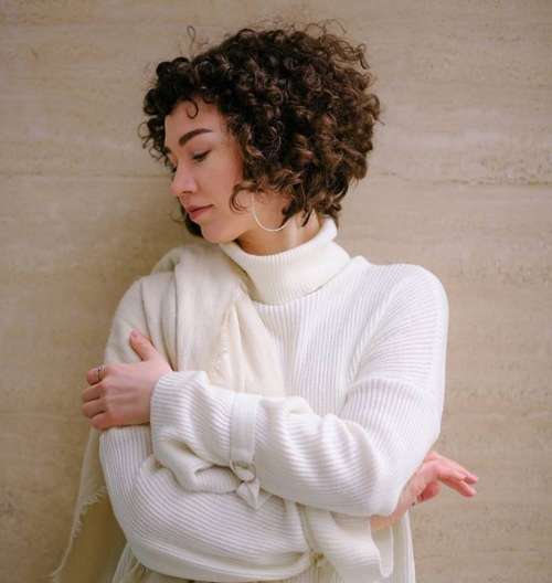Coupes de cheveux à la mode 2021 pour cheveux bouclés: actualités, tendances, photos
