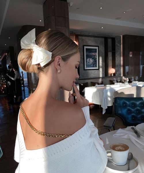 Coiffure avec noeud