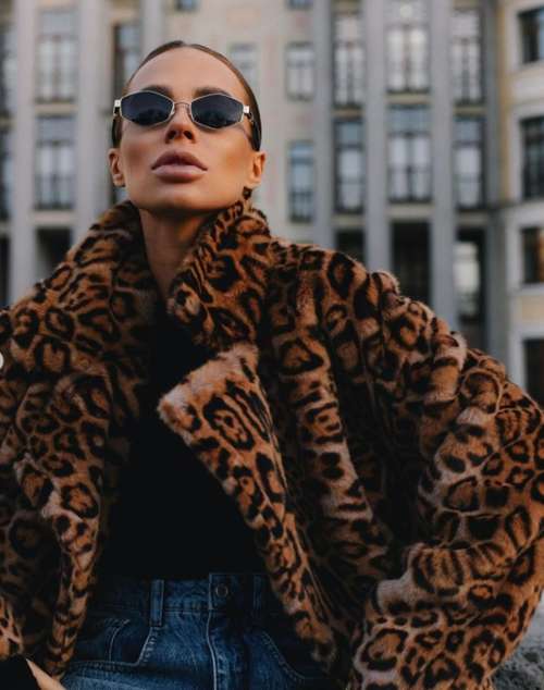 Manteau éco-fourrure 2022 : tendances, couleurs, mannequins, photos